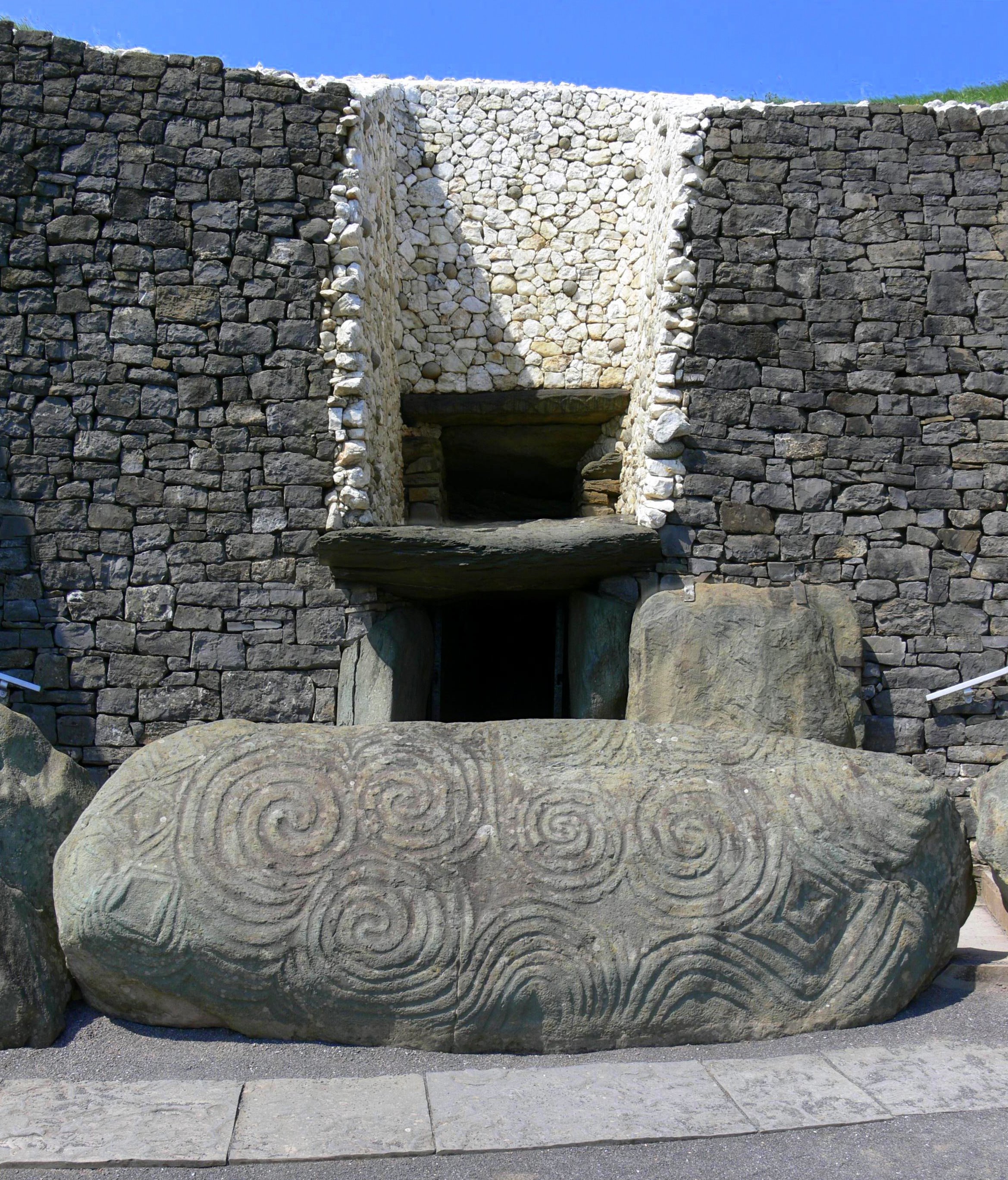 Newgrange,_Meath