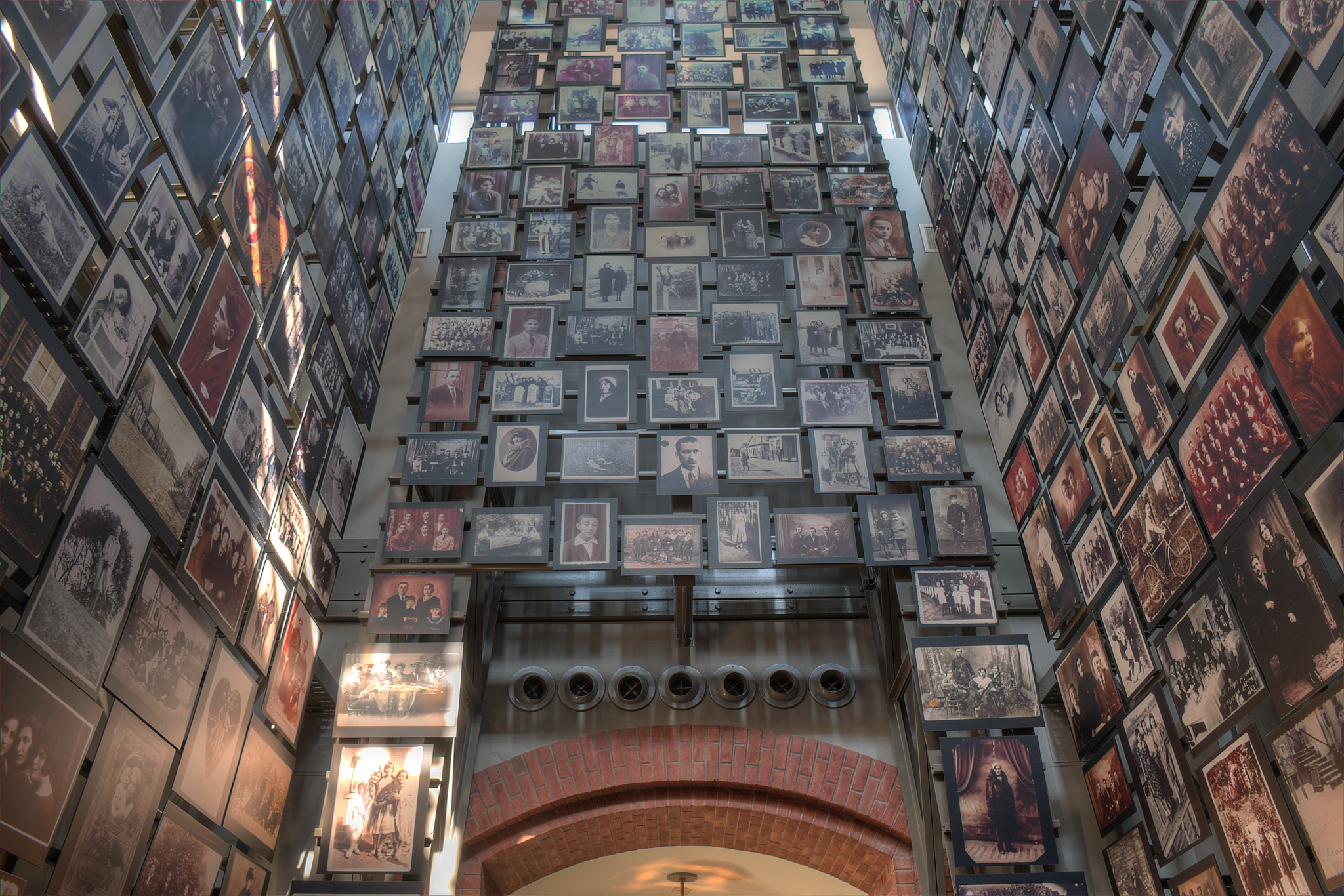 hall of faces, holocaust museum